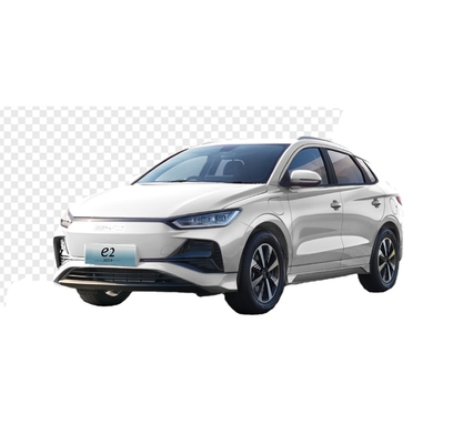 De BYD e2 is een elektrische compacte sedan met een bereik van 405 kilometer.