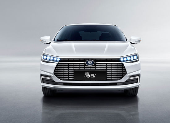 BYD's bestverkopende pure elektrische familie sedan heeft een ultra lange reële bereik van 450 km