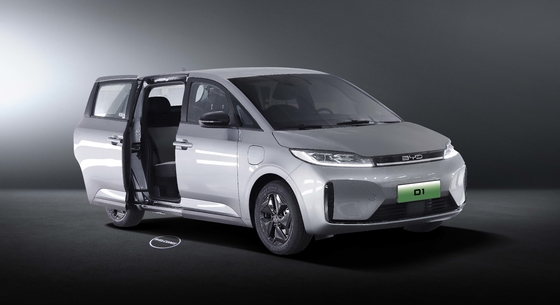 BYD Pure Electric Taxi D1 heeft een bereik van 418 km en een elektrische schuifdeur